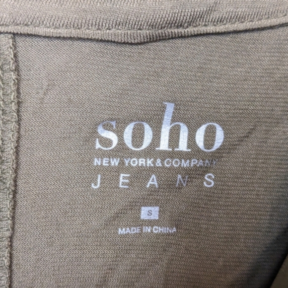 Soho New York & Company Olive Green V-Neck Tank Top 🌿✨ - Picture 3 of 8